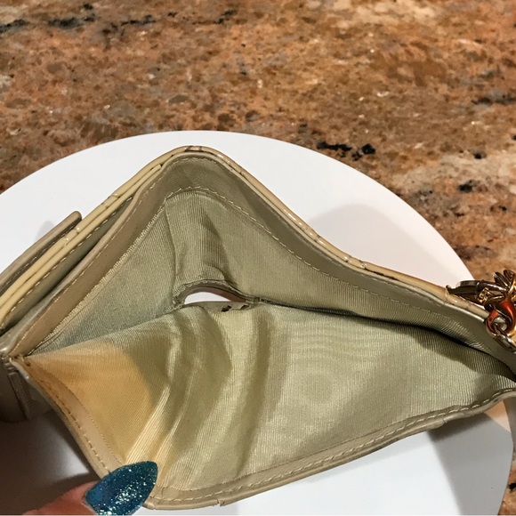 DIOR Cannage Patent Leather Trifold Wallet π€©π₯β€οΈ - Picture 8 of 17